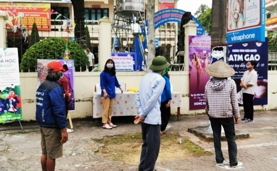 Lào Cai: ATM Gạo chung tay đẩy lùi Covid-19