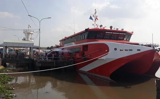 Phú Quốc: Mỗi ngày một chuyến tàu cao ra tốc ra đảo