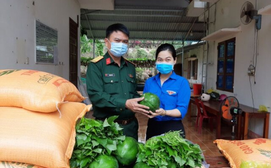 Hai hành vi trái ngược trong mùa dịch