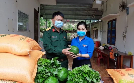 Hai hành vi trái ngược trong mùa dịch