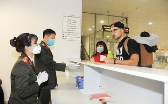 Tạo điều kiện cấp thị thực, gia hạn tạm trú cho công dân nước ngoài ở lại Việt Nam do dịch