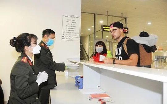 Tạo điều kiện cấp thị thực, gia hạn tạm trú cho công dân nước ngoài ở lại Việt Nam do dịch