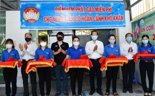 Bến Tre: Khánh thành điểm ATM phát gạo miễn phí giúp đỡ cho người nghèo