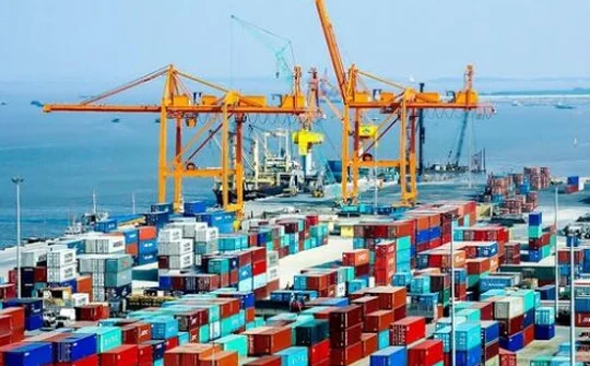 Hàng hóa qua cảng biển tăng 4% trong 4 tháng đầu năm