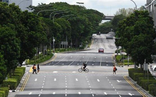 Singapore kéo dài thời gian giãn cách xã hội thêm 1 tháng