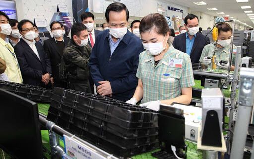 Hỗ trợ doanh nghiệp và người lao động đứng vững trong đại dịch