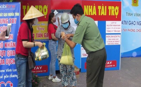 Vĩnh Long: Công an lắp ATM gạo hỗ trợ người khó khăn