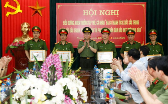 Công an Nam Định khen thưởng 9 tập thể, 33 cá nhân có thành tích xuất sắc
