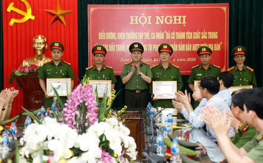 Công an Nam Định khen thưởng 9 tập thể, 33 cá nhân có thành tích xuất sắc