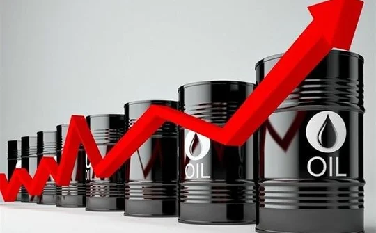 Giá dầu thô vọt tăng trở lại ​