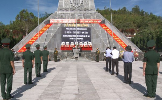 Kon Tum - Tổ chức Lễ truy điệu và an táng hài cốt liệt sĩ quân tình nguyện