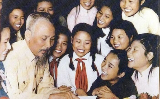 Cuộc thi tiếng Việt trực tuyến “Theo chân Bác” tại Ukraine