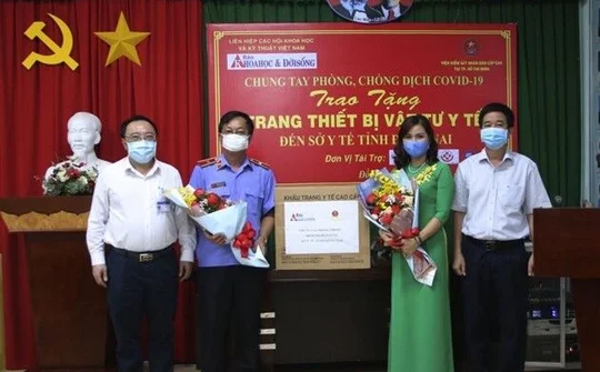 VKSND cấp cao TP.HCM trao tặng thiết bị, vật tư y tế phòng, chống dịch ở Đồng Nai