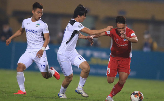 Chân sút trẻ Việt Nam duy trì tập luyện chờ ngày ra sân