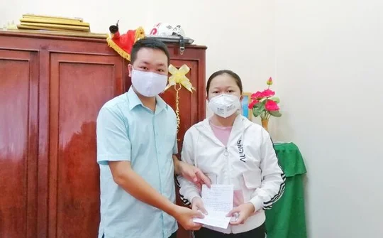 Sóc Trăng: Nữ sinh lớp 7 lấy tiền nuôi heo đất ủng hộ phòng, chống dịch
