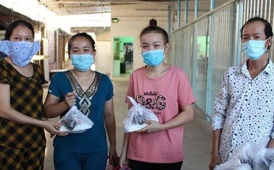 Suất cơm nghĩa tình cho công nhân, lao động nghèo giữa mùa dịch