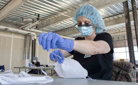 Hỗn chiến vật tư y tế ở Mỹ