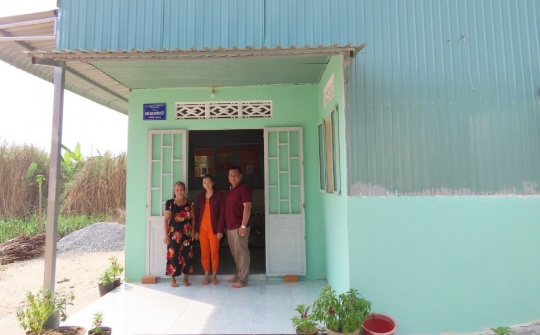 Thầy giáo hiến đất xây nhà cho học trò nghèo