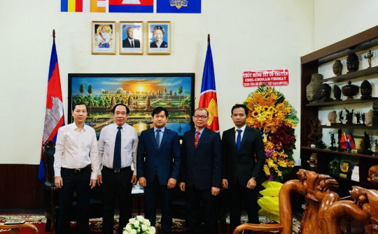 Hội Hữu nghị Việt Nam-Campuchia: Trao tặng 2.000 khẩu trang đến Tổng Lãnh sự Campuchia tại TP.HCM