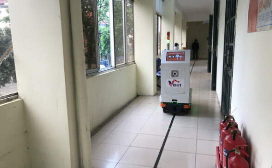 Việt Nam chế tạo thành công robot hỗ trợ bác sĩ chăm sóc bệnh nhân cách ly