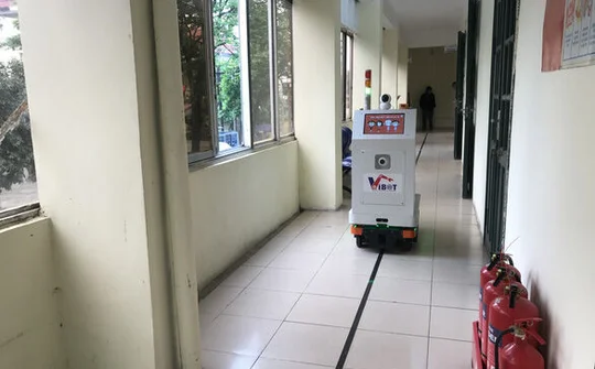 Việt Nam chế tạo thành công robot hỗ trợ bác sĩ chăm sóc bệnh nhân cách ly