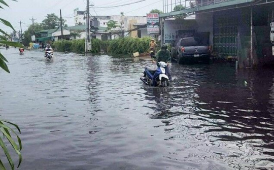 Phú Quốc mưa lớn trái mùa giải nhiệt cho Đảo Ngọc