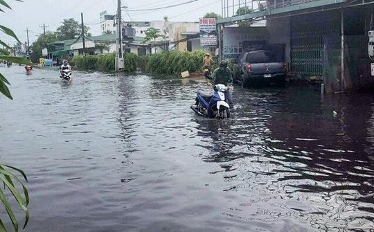 Phú Quốc mưa lớn trái mùa giải nhiệt cho Đảo Ngọc