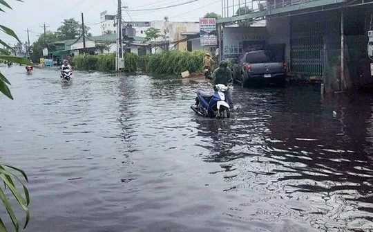 Phú Quốc mưa lớn trái mùa giải nhiệt cho Đảo Ngọc