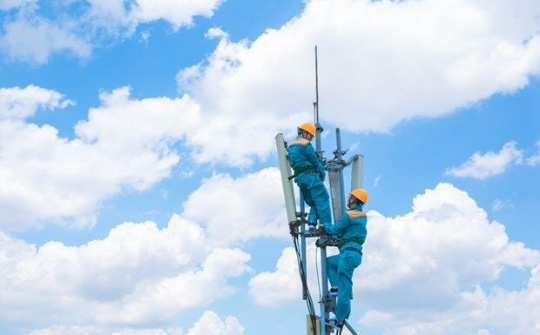 Các nhà mạng đồng loạt tăng băng thông, giảm cước trong mùa dịch