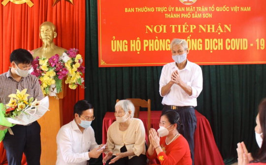 Cụ bà 107 tuổi đập lợn tiết kiệm ủng hộ 10 triệu đồng chống COVID-19