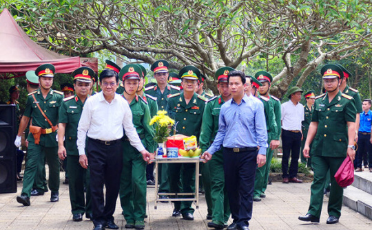 Truy điệu các liệt sỹ tại Nghĩa trang quốc gia Vị Xuyên