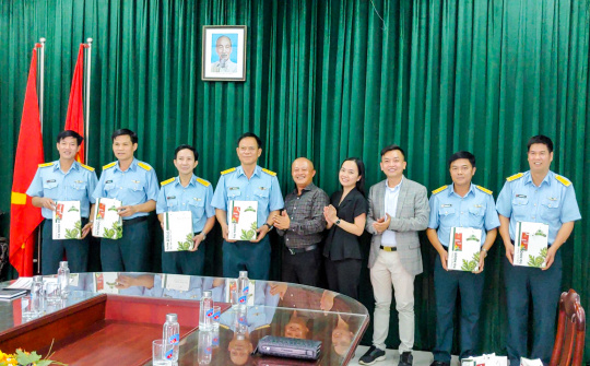 Thắm tình quân dân