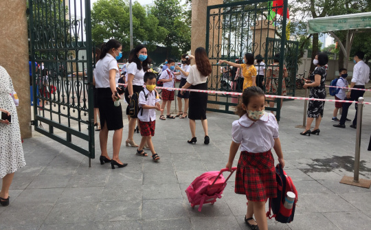 Học sinh Trường Tiểu học Nam Trung Yên hân hoan trở lại trường