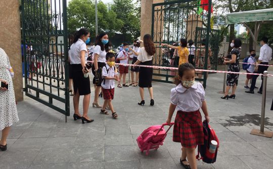 Học sinh Trường Tiểu học Nam Trung Yên hân hoan trở lại trường
