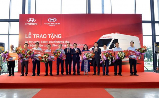 Tập đoàn Thành Công và Hyundai Motor trao tặng 10 xe Solati cứu thương chống Covid-19
