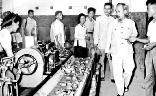 Bác Hồ với tư duy kinh tế hướng tới Việt Nam hùng cường