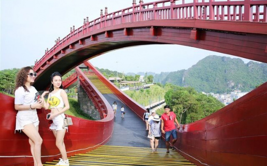 Quảng Ninh: Mở ‘chiến dịch’ kích cầu du lịch