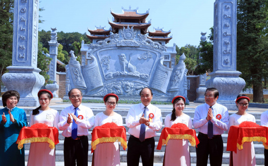 Thủ tướng dự khánh thành Đền thờ Gia tiên Chủ tịch Hồ Chí Minh