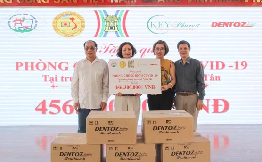 Nhiều ý nghĩa trong hoạt động trao quà tặng phòng chống dịch covid-19