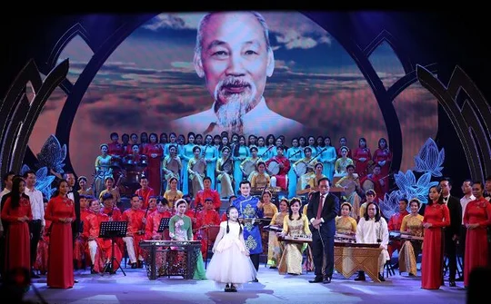 Chương trình nghệ thuật “Dâng Người tiếng hát mùa Xuân”