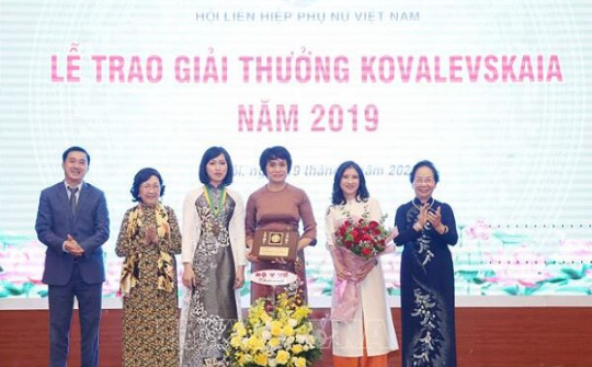 Trao giải thưởng Kovalevskaia năm 2019 cho 1 tập thể và 1 cá nhân