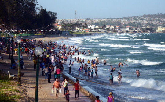 Việt Nam cần suy nghĩ kĩ càng trước khi công bố hết dịch