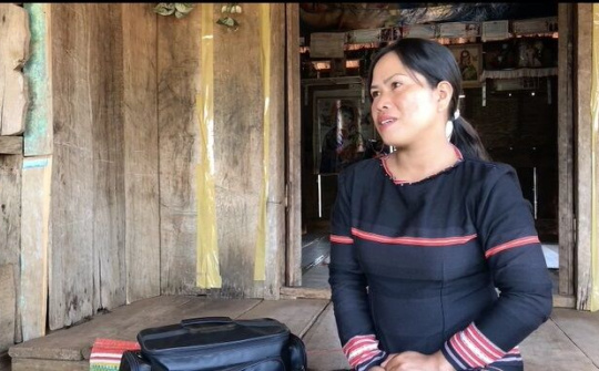 Chuyện cô đỡ thôn bản làm mẹ của hàng trăm trẻ em vùng sâu