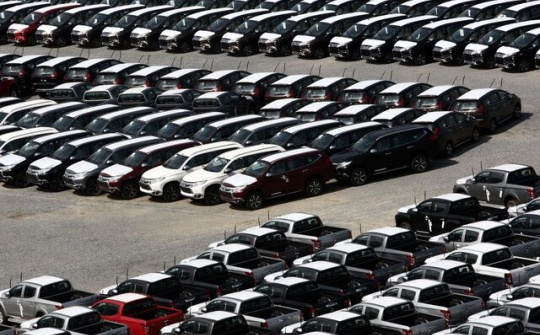 Nhập khẩu ô tô giảm khiến giá trị xe nhập tăng