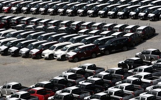 Nhập khẩu ô tô giảm khiến giá trị xe nhập tăng