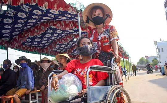 Chùa Lá - Gò Vấp: "Kết nối - Sẻ  chia" với những hoàn cảnh khó khăn trong mùa dịch