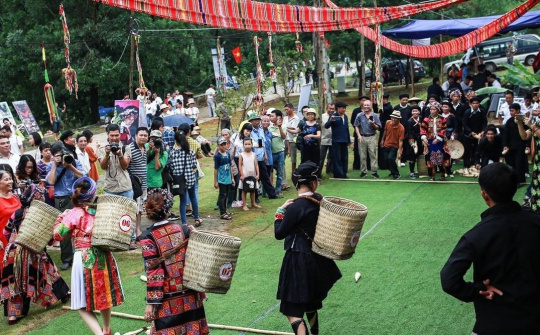 ''Tháng Năm nhớ Bác'' tại Làng Văn hóa-Du lịch các dân tộc Việt Nam