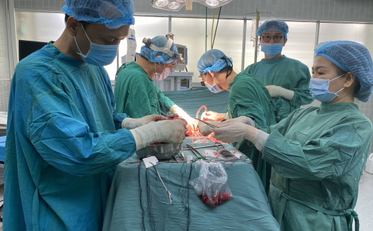 Bệnh viện Chợ Rẫy thực hiện thành công ca đại phẫu kết hợp "3 trong 1"