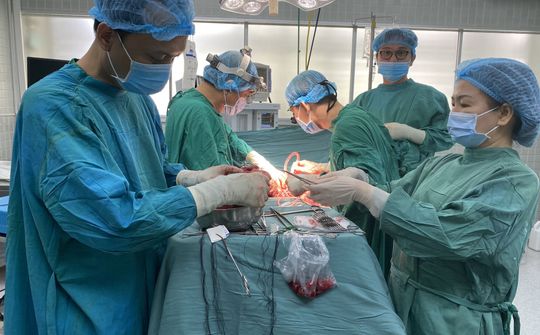 Bệnh viện Chợ Rẫy thực hiện thành công ca đại phẫu kết hợp "3 trong 1"