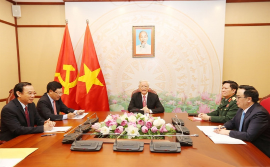 Top Vietnamese leader holds phone talks with Russian Presiden